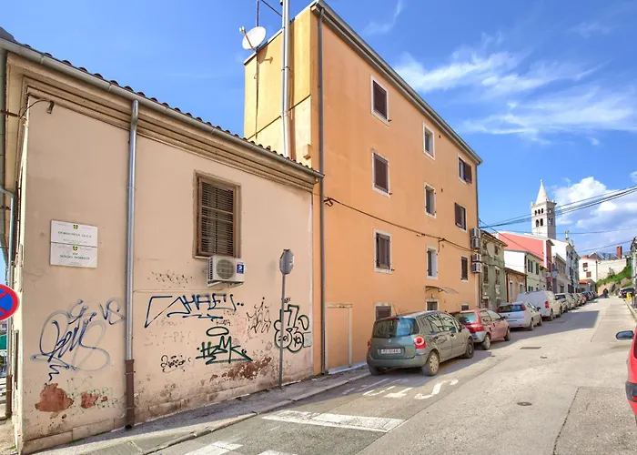 Center - Steps Away From The Arena Apartman *