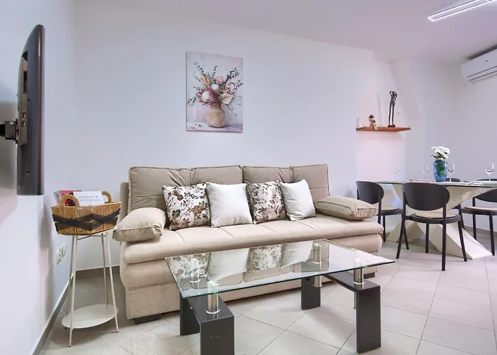 Apartman Center - Steps Away From The Arena *