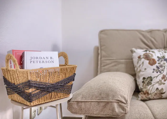 Center - Steps Away From The Arena Apartman *
