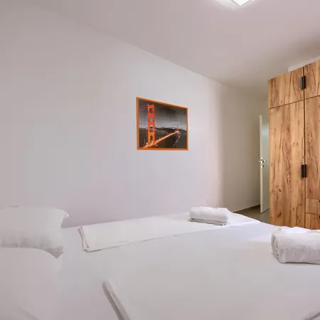 Center - Steps Away From The Arena Daire *